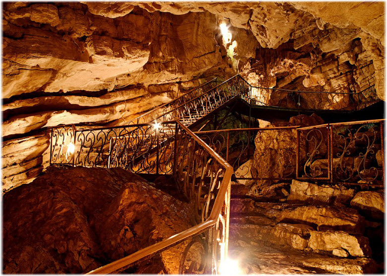 ходы внутри Воронцовских пещер