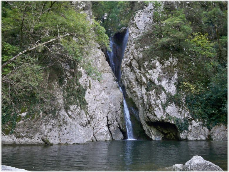 Нижний Агурский водопад