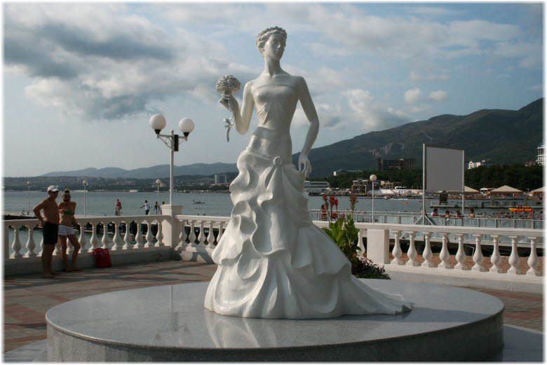 Памятник Белая Невеста в Геленджике