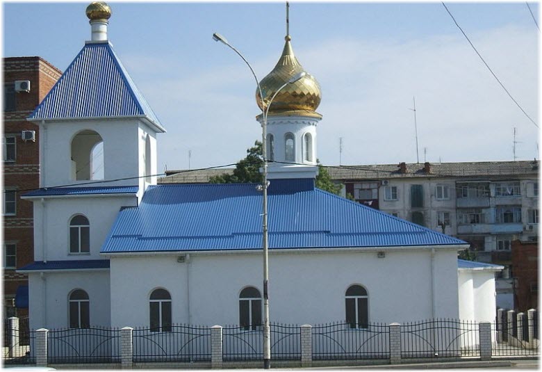 вид на Александро-Невскую церковь