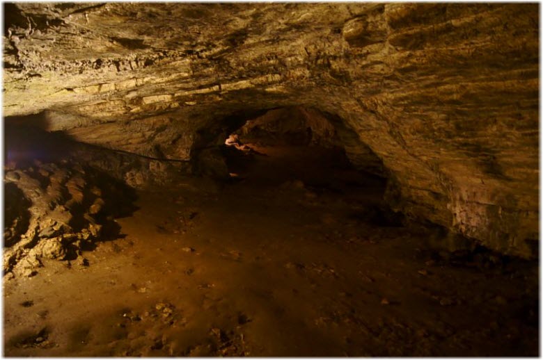 фото внутри Ахштырской пещеры