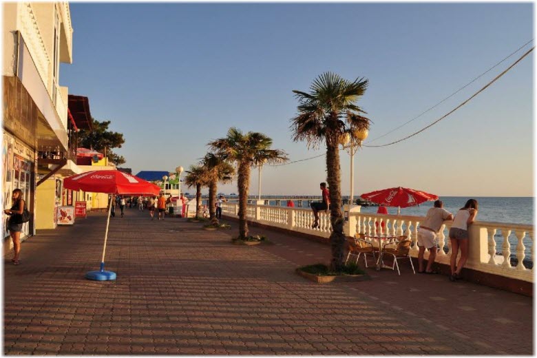 Лазаревское фото набережной города и пляжа