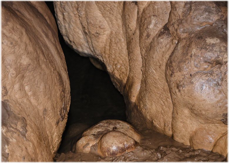 в залах Фанагорийской пещеры