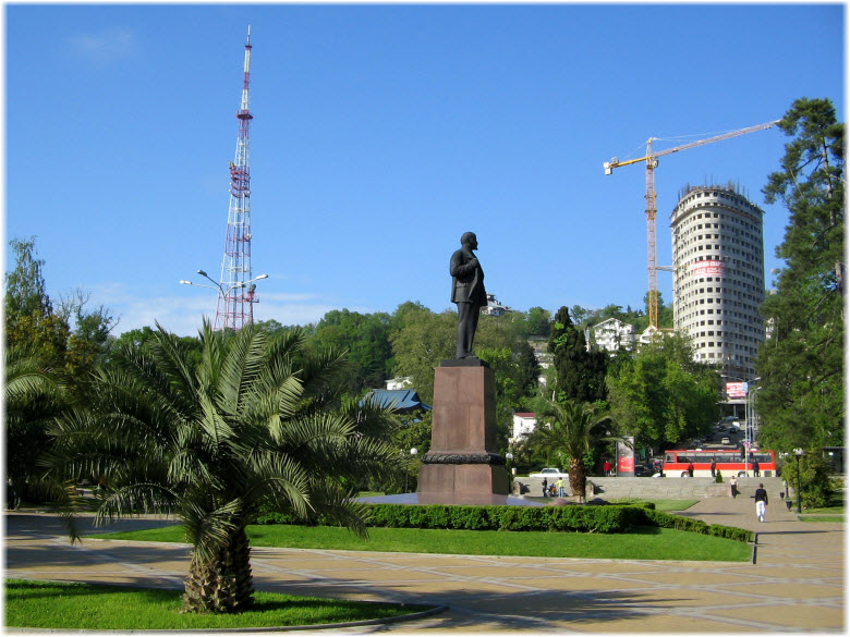 фото памятника Ленину и площади Искусств