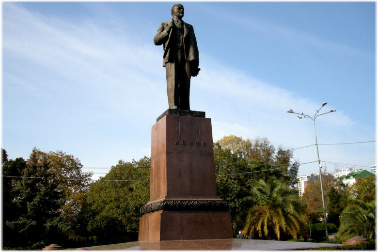 памятник Ленину в Сочи