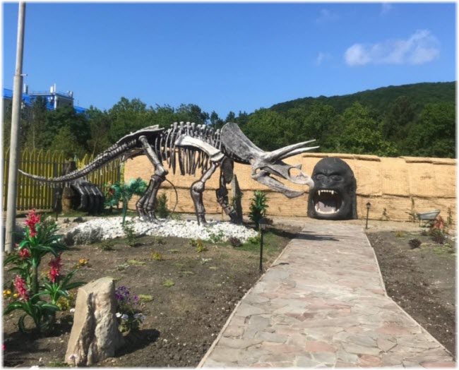 скелет динозавра в Динопарке