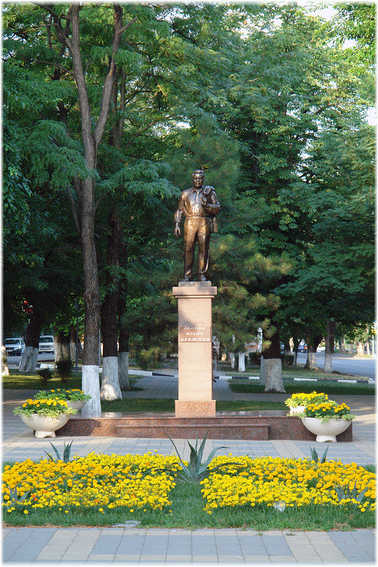 памятник Леониду Брежневу
