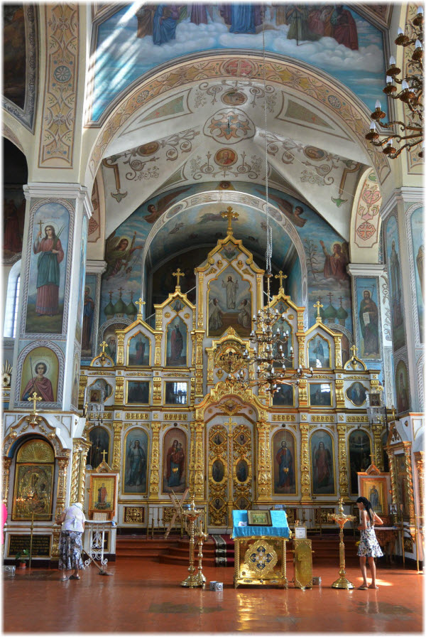 фото внутри Покровского храма