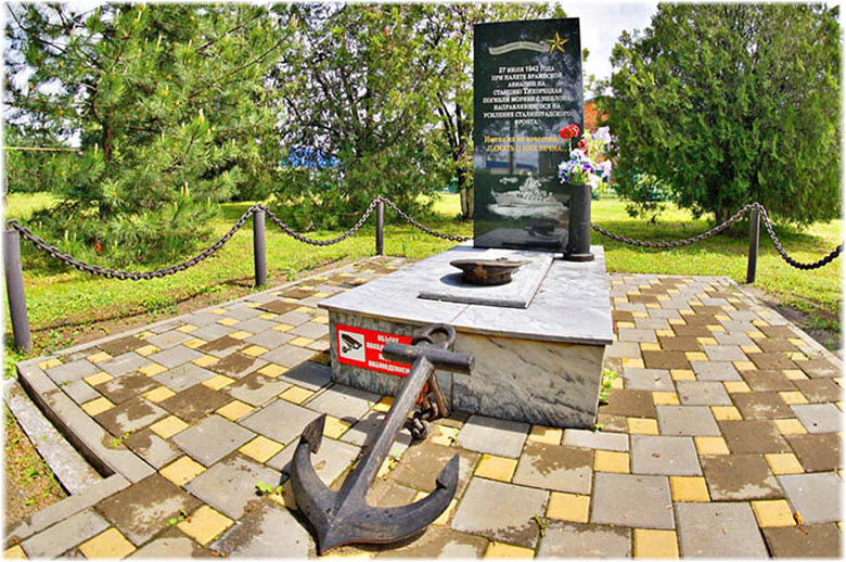 Памятник морякам, погибшим на Привокзальной площади